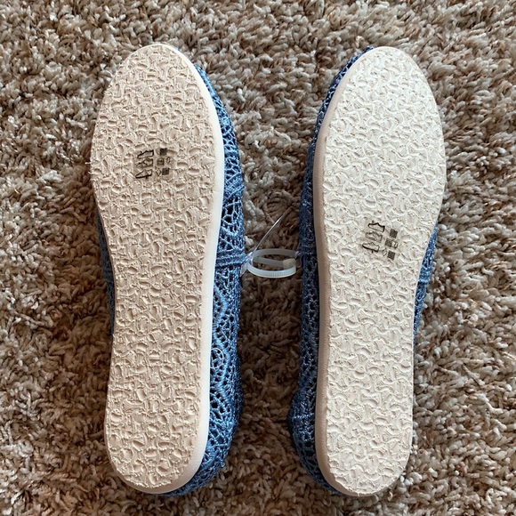 NWOT Toms Sky Blue Slip Ons - Picture 2 of 5